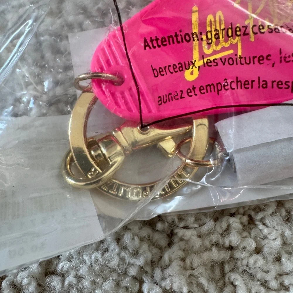 Lilly Pulitzer hot pink keychain NIP new - Picture 2 of 5